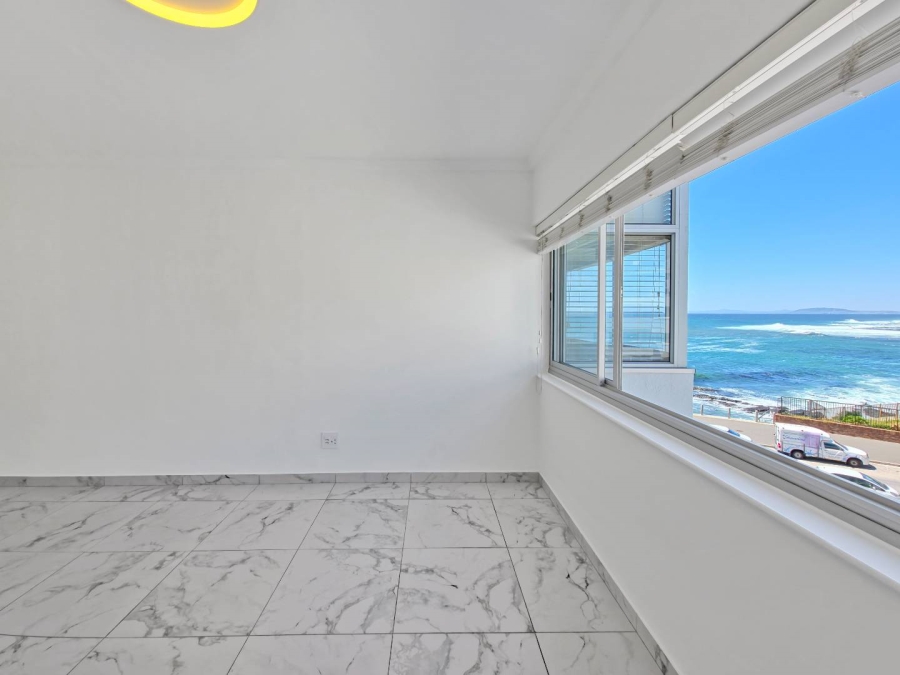 To Let 2 Bedroom Property for Rent in Sea Point Western Cape